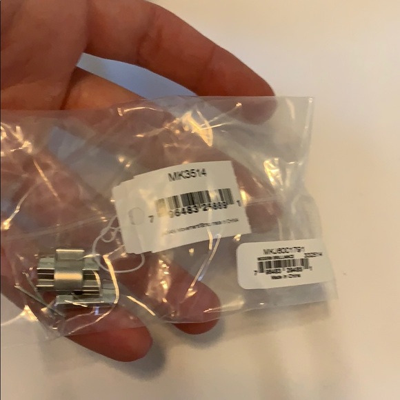 Two tone Michael kors Watch - Picture 5 of 5